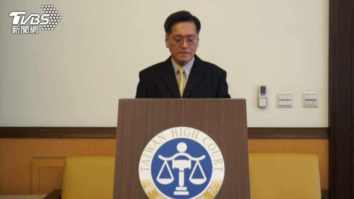 台灣高等法院行政庭長王屏夏說明合議庭判處無期徒刑的理由。(圖/TVBS)