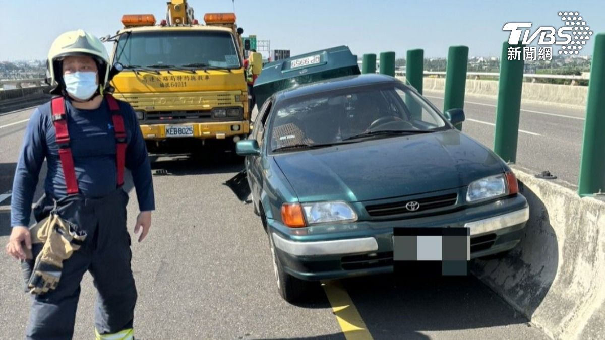 車台88線拋錨 婦擺三角錐遭砂石車撞「肉身嵌廢鐵亡」司機下場曝