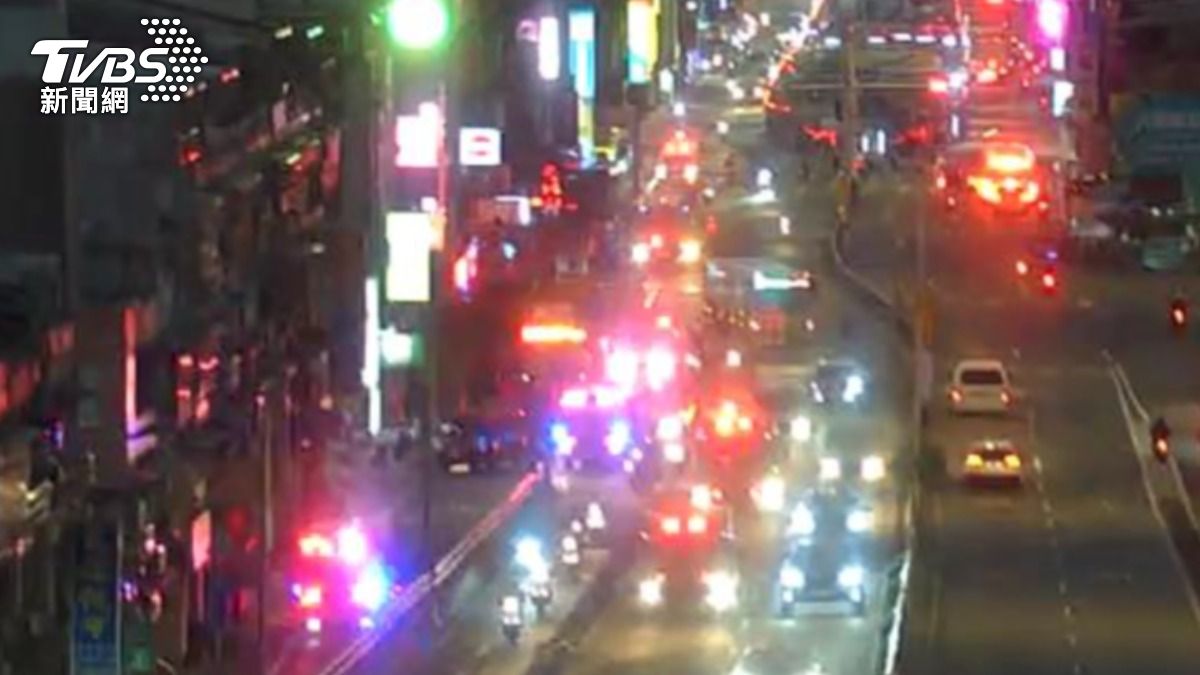 快訊/北市華中橋頭民宅火警 救出2人緊急送醫