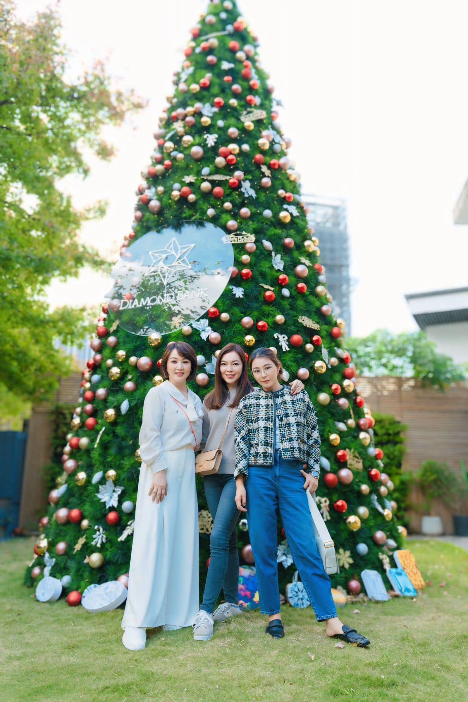 郁方(左起)、曾馨瑩、陳怡蓉合照。(翻攝好門媳婦的秘密生活郁小方臉書)