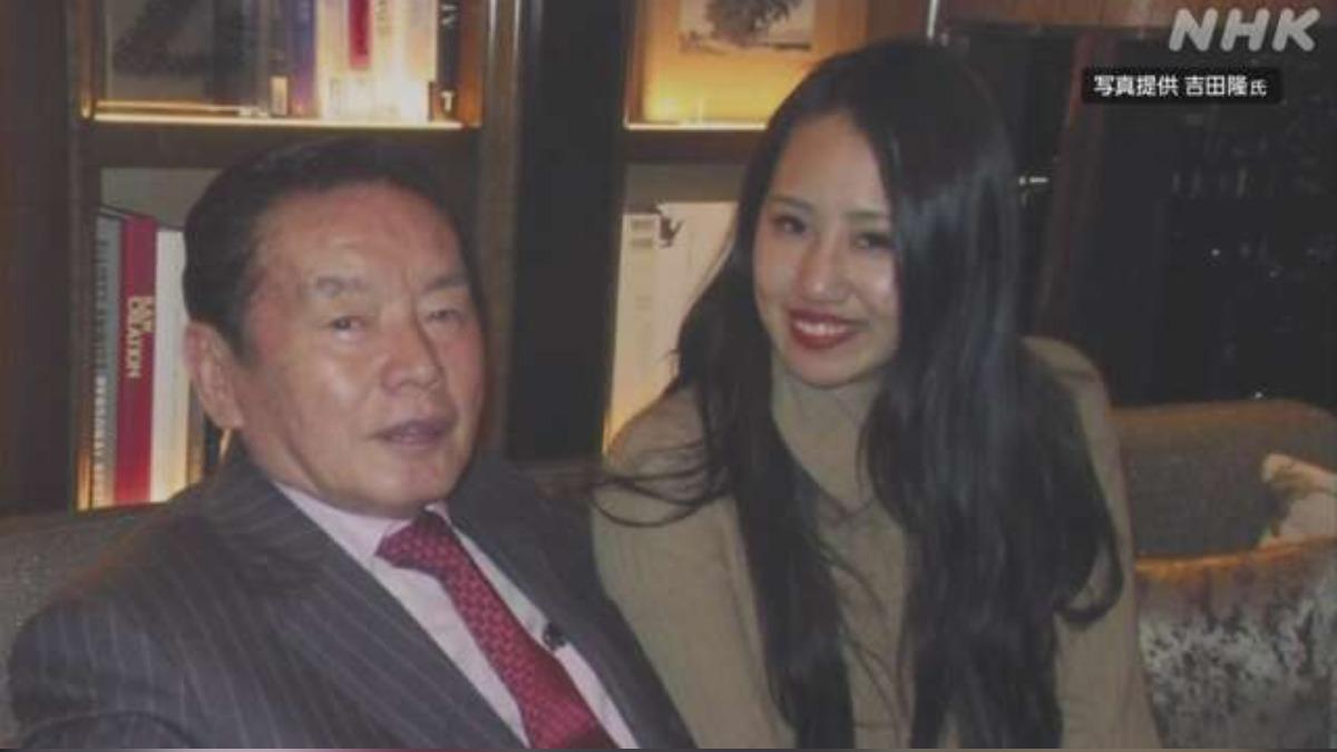 須藤咲遭疑為了繼承遺產而謀殺丈夫野崎幸介。（圖／翻攝自NHK）