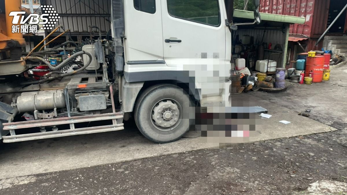快訊/基隆修車廠老闆慘遭貨車輾壓「頭部變形」 血流滿地亡