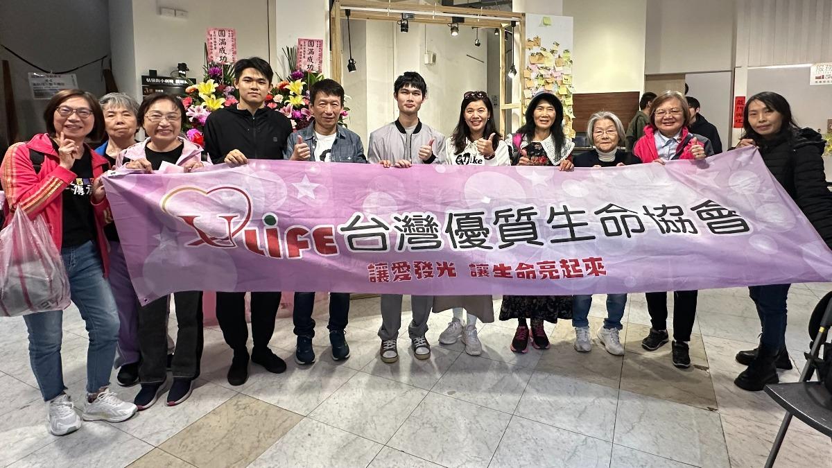《阿明的奇幻旅程》邀請台灣優質生命協會的前輩來看戲。（圖／乾靖娛樂工作室）