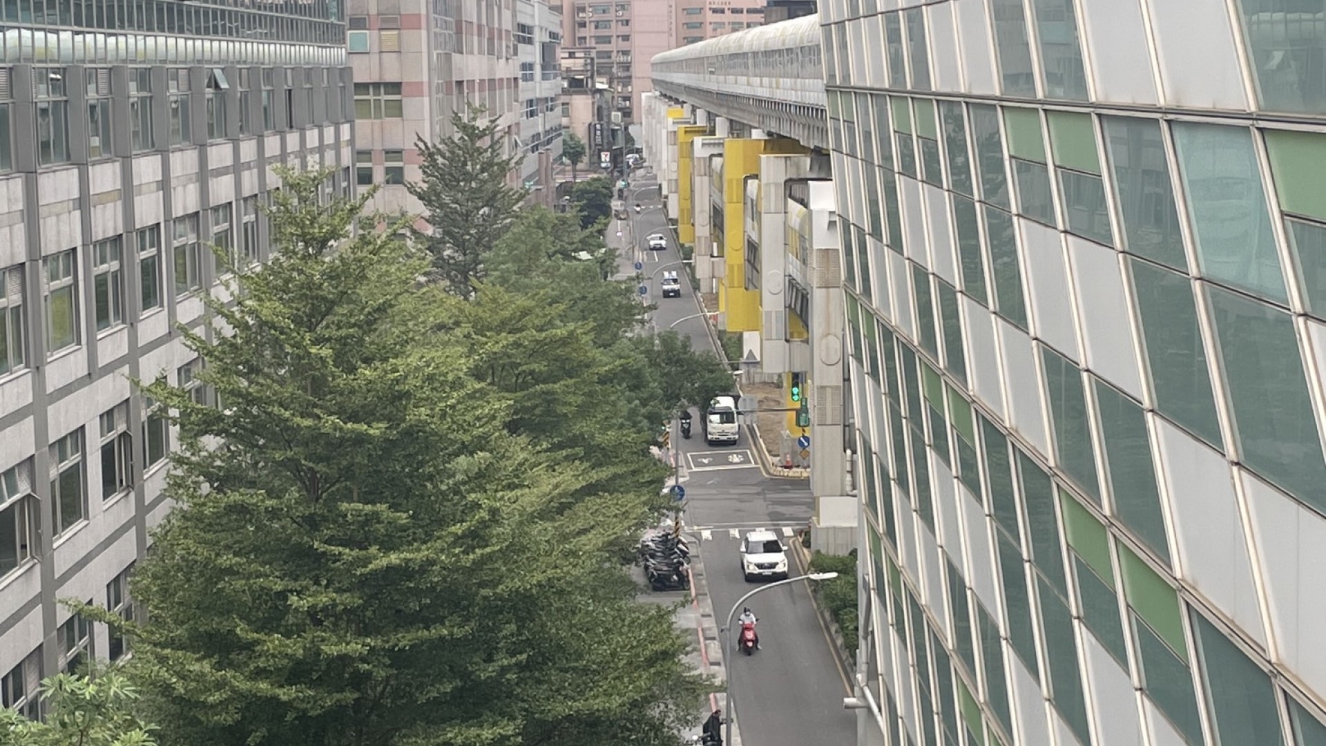 ▲3個月完成9跨鋼箱梁復位。(圖片來源:新北市捷運工程局)