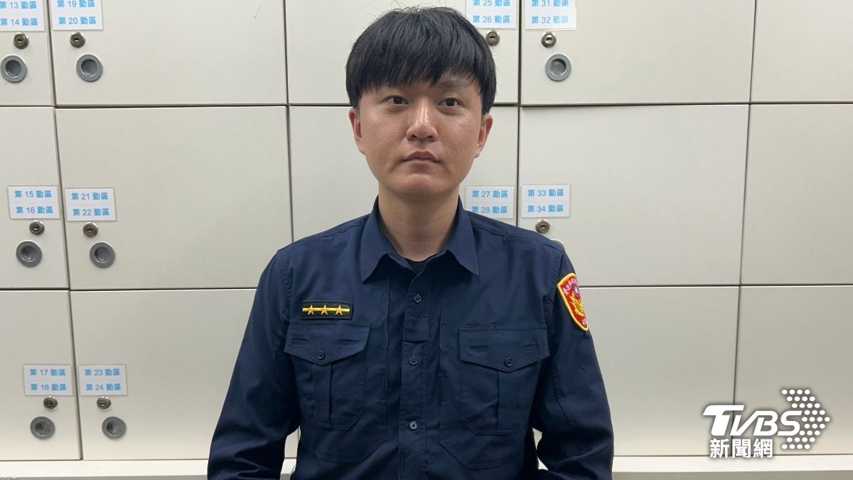 大安分局和平東路所員警張恆偉，熱心解救曬衣受困民眾。（圖／TVBS）