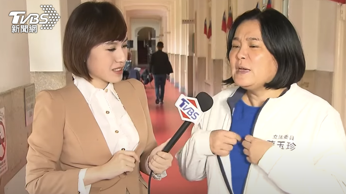 防再被說「只穿內衣求碰瓷」 陳玉珍「今內著彈性衣」:很耐拉