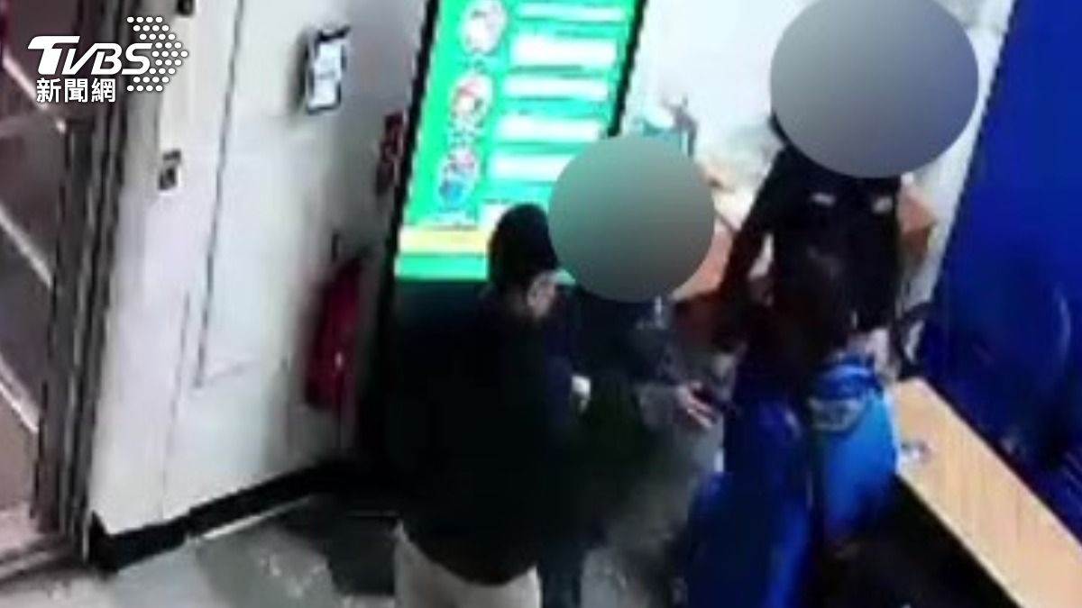 快訊/把借槍給移民署女科員把玩 保大警被記申誡