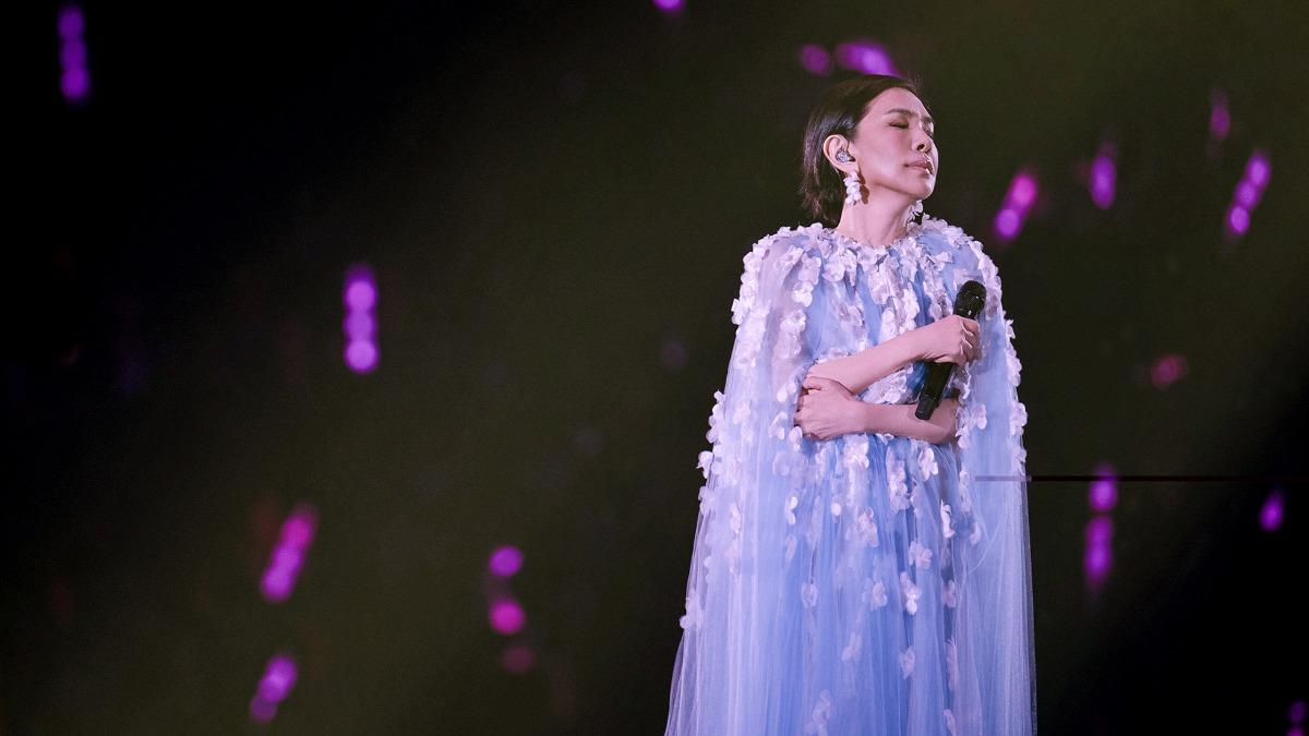 張清芳感嘆唱一場少一場。(圖/環球音樂提供)