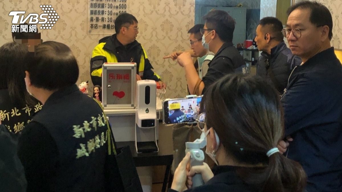 警方日前在內店查獲20名泰籍女子涉嫌賣淫。(圖/TVBS)