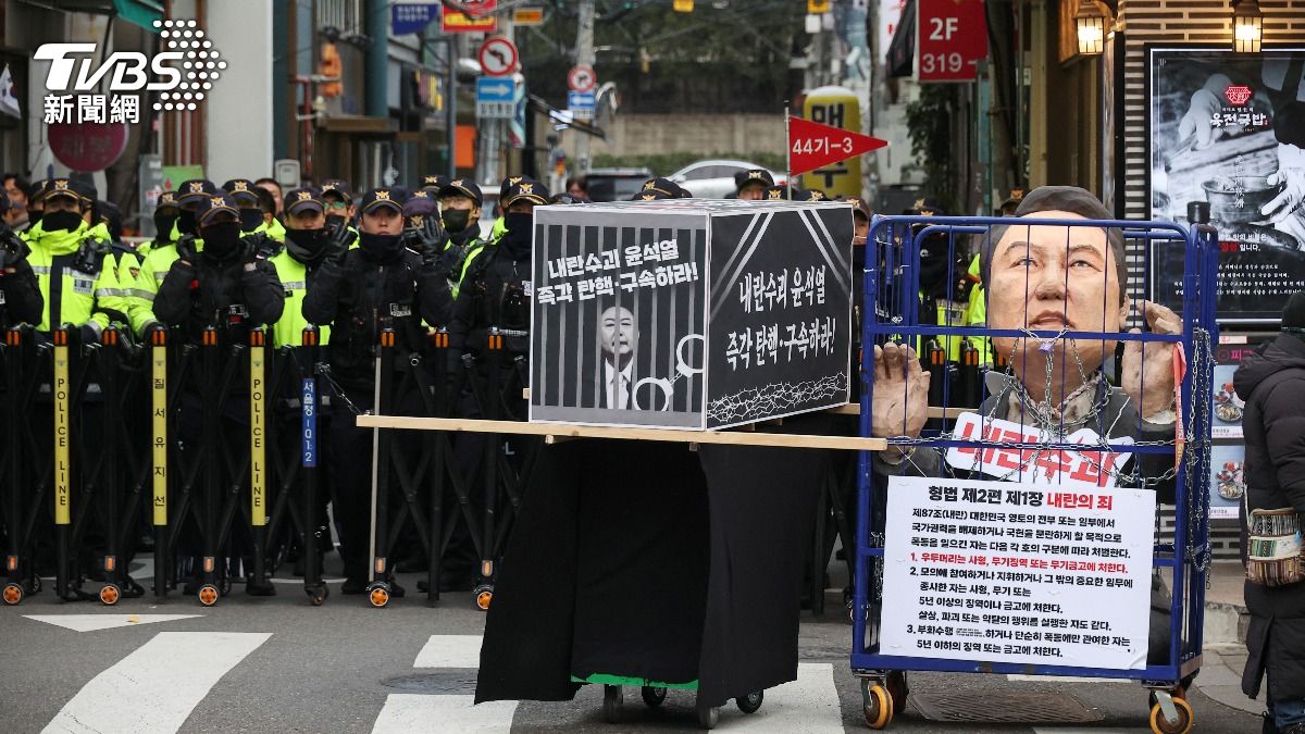 南韓千人硬闖總統官邸前喊下台　尹錫悅提大法官賭翻盤