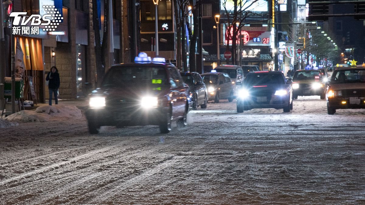 洗澡心臟驟停送醫！救護車遇積雪　「打滑撞路樹」8旬翁不治