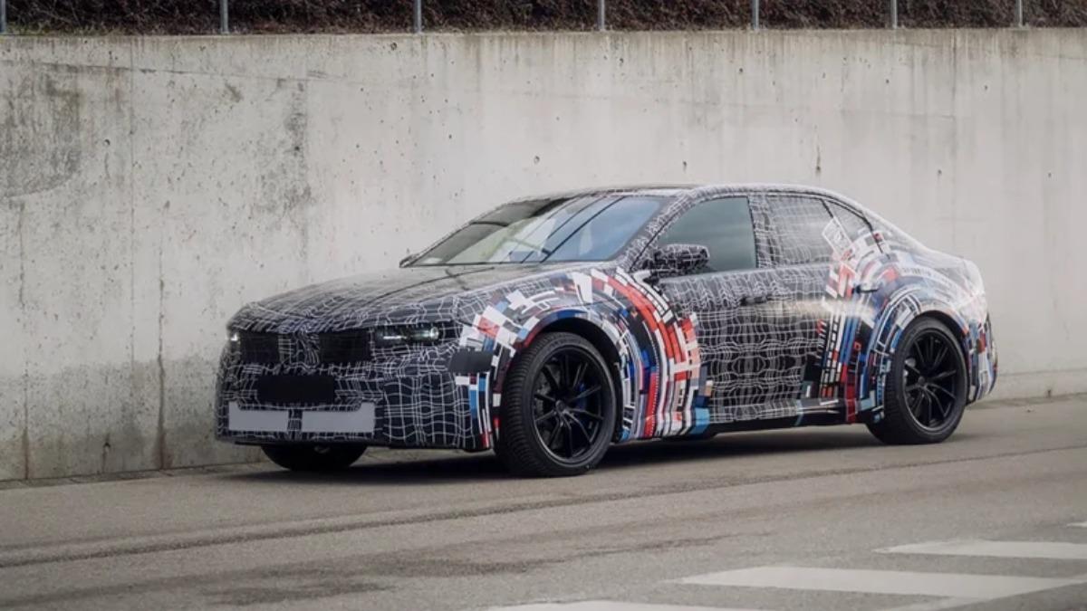 BMW純電M3現身了?官方疑曝光偽裝原型車 馬力破千匹超驚人