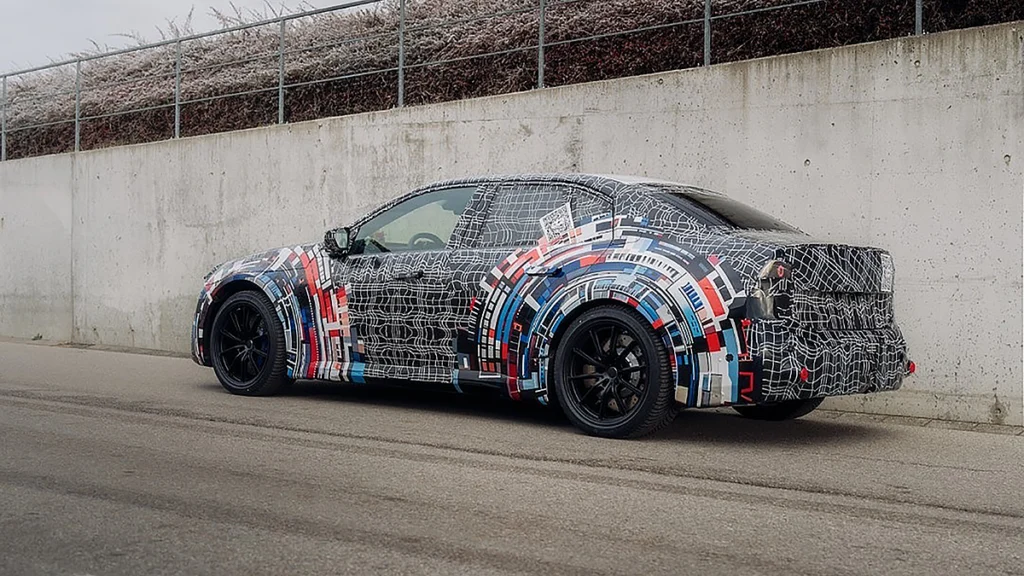 BMW M GmbH這次曝光的原型車車體線條與設計細節出現Neue Klasse平台元素。（圖／BMW M GmbH提供）