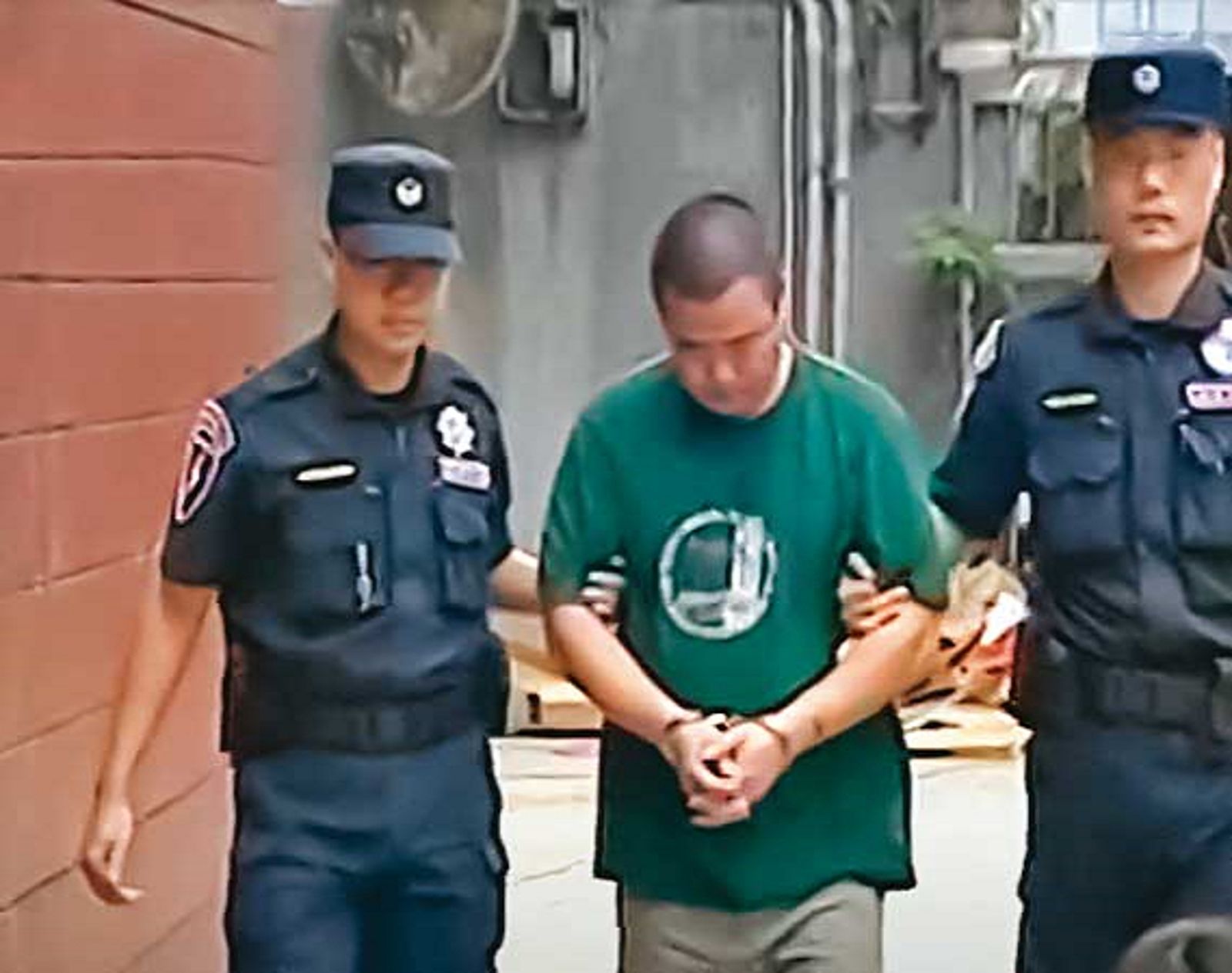 宋男因不滿排班插隊屢遭死者糾正,要何男邀約餐敘藉機教訓,最後卻鬧出人命。(圖/翻攝東森新聞)