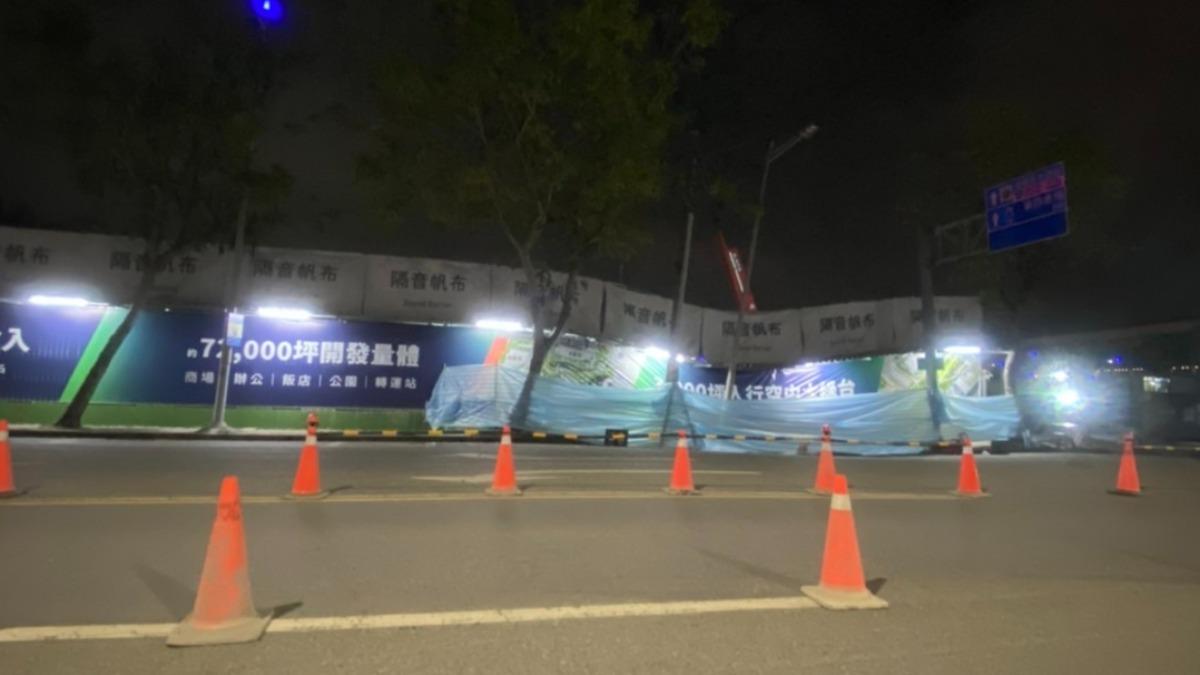 高雄左營高鐵站附近預售屋建案發生「地層下陷」。（圖／翻攝自記者爆料網）
