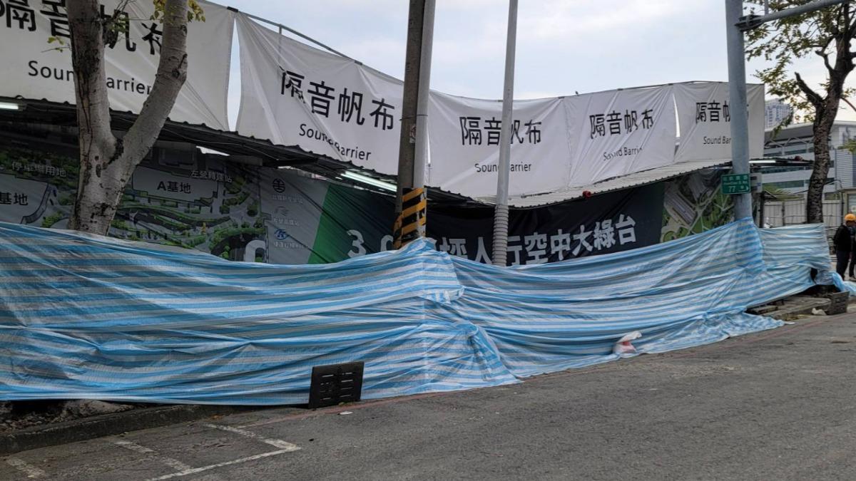 路崩、電桿傾斜!左營高鐵千萬預售屋建案「地層下陷」慘況曝