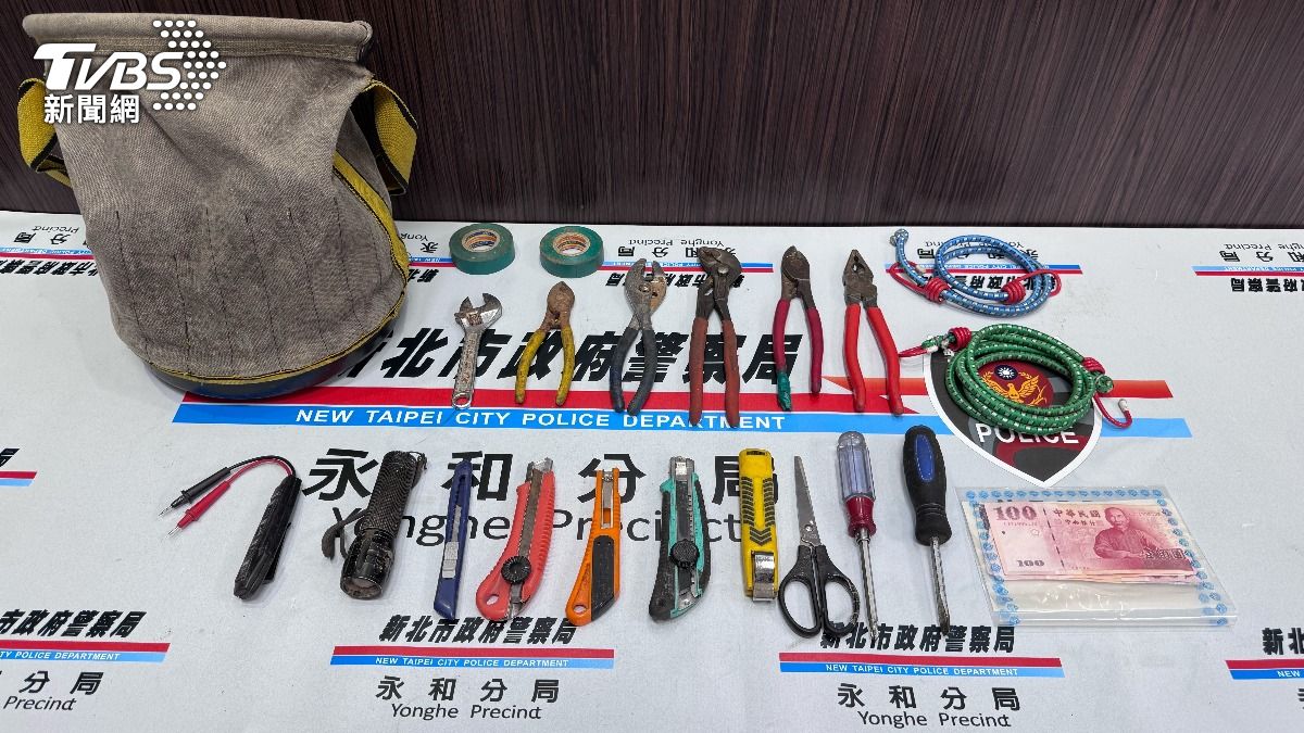 查扣現金及犯罪工具。(圖/TVBS)