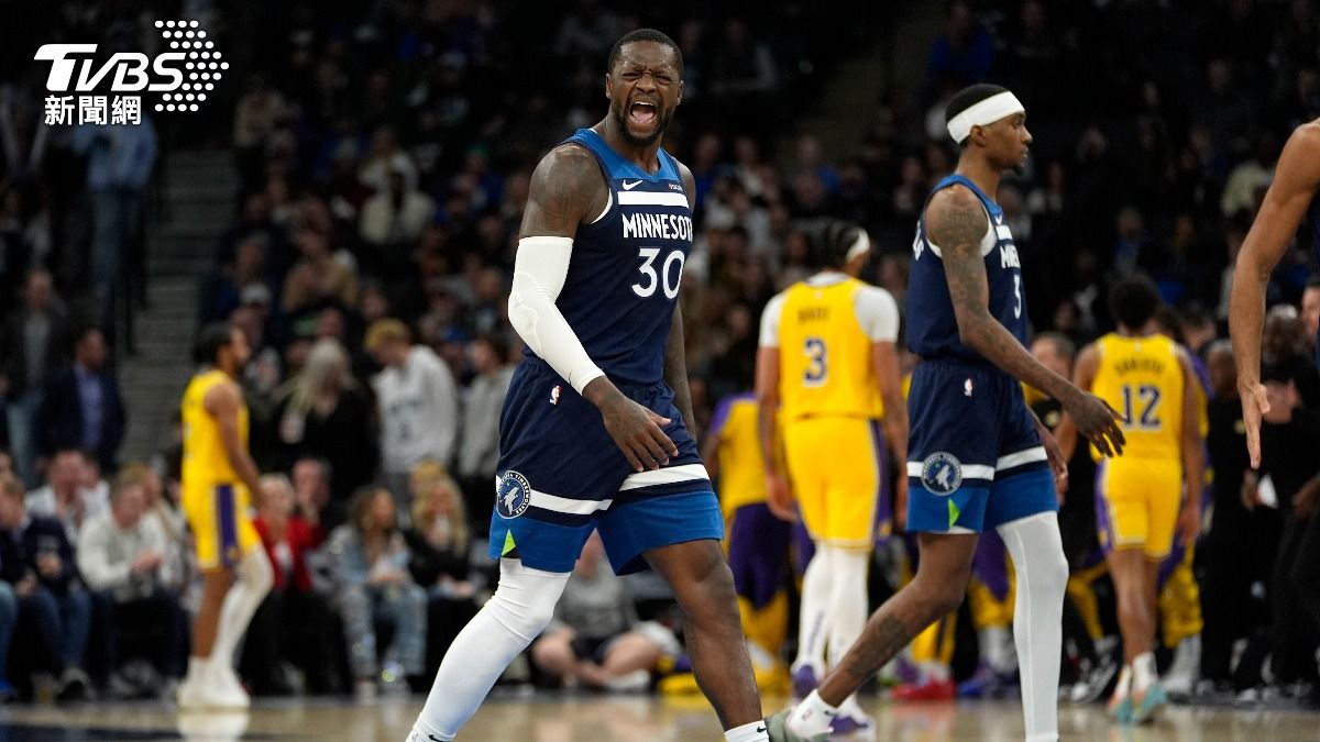 藍道（Julius Randle）(左)拿下21分。（圖／達志影像美聯社）