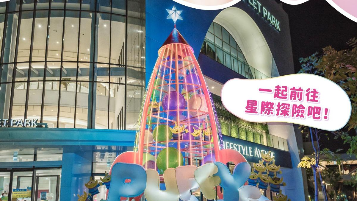 林口三井OUTLET聖誕樹。(圖/翻攝自林口三井OUTLET臉書)