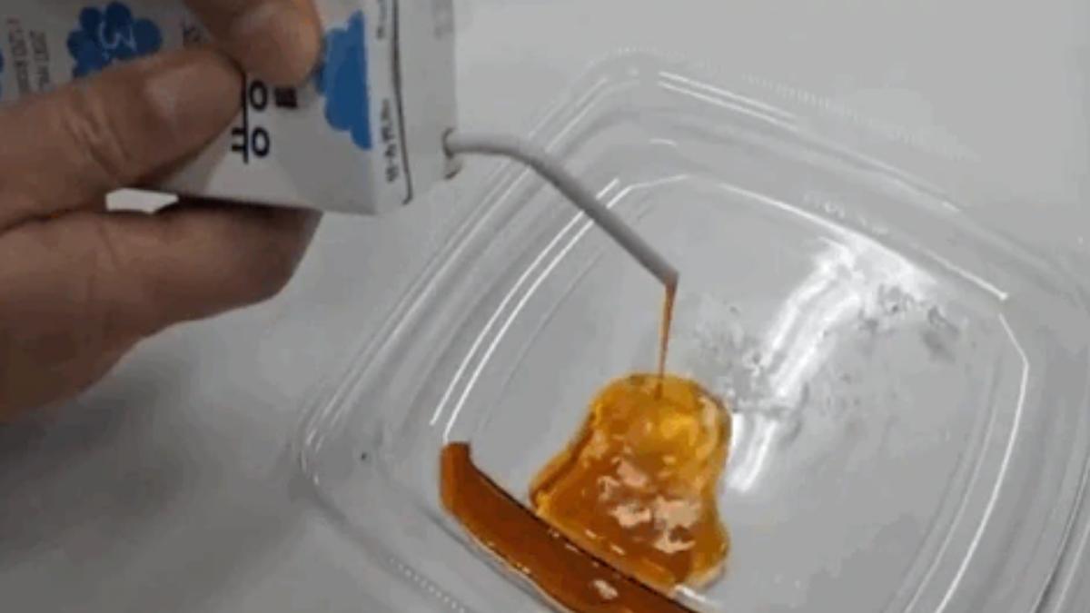 韓國知名牛奶倒出變咖啡色!工廠認出包:混入清潔完的髒水