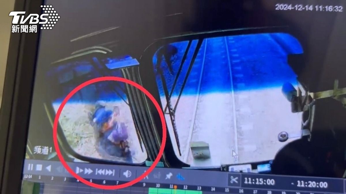 阿里山火車撞擊畫面曝!婦闖軌拍照倒地 花蓮衛生局長衝下去救人