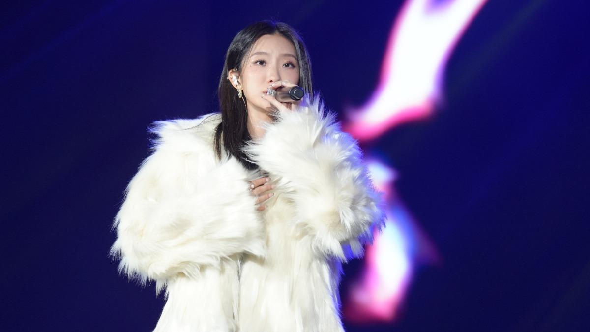 新北耶誕演唱會大出包!唱到一半「吉他伴奏聲消失」 陳華清唱Hold住場面