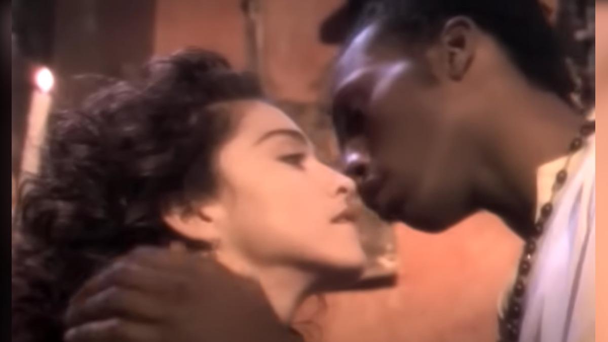 瑪丹娜1989就曾因MV內容「褻瀆耶穌」掀起輿論。(圖/翻攝自YouTube@Madonna)