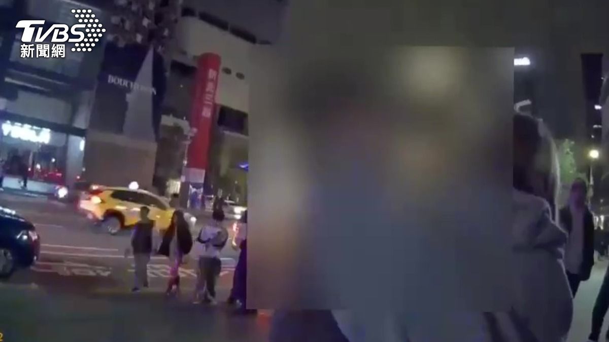 女兒最後跟著父親一起返家。(圖/TVBS)