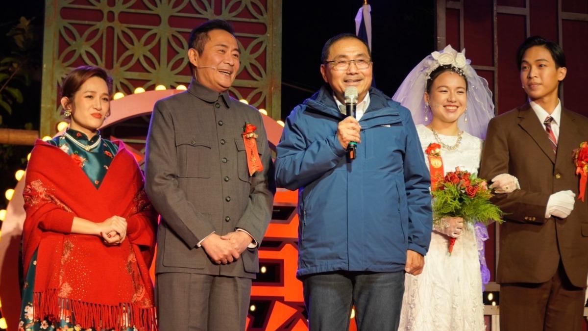 高中同學侯友宜「證婚」 王偉忠辦桌嚇壞華僑:市長都來了