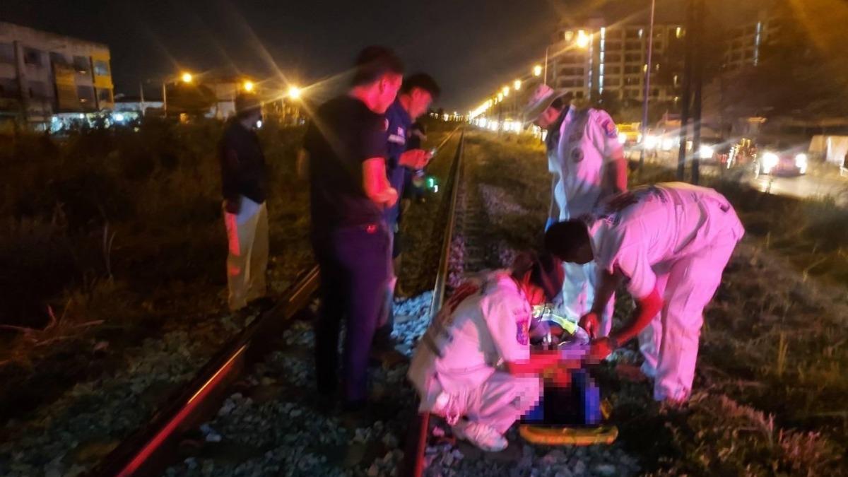 天兵緬甸男「走鐵軌」下秒遭火車撞飛　反應不及仍奇蹟生還