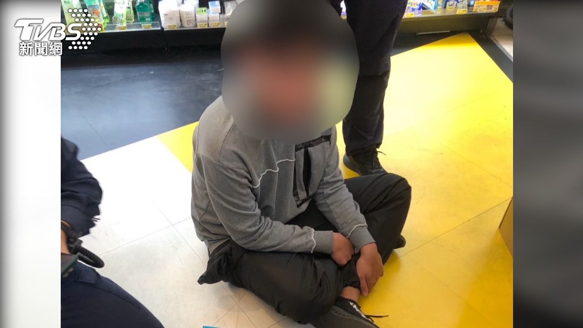 南警無情「剁手」!1日捕獲3外籍詐團 車手落魄模樣曝光