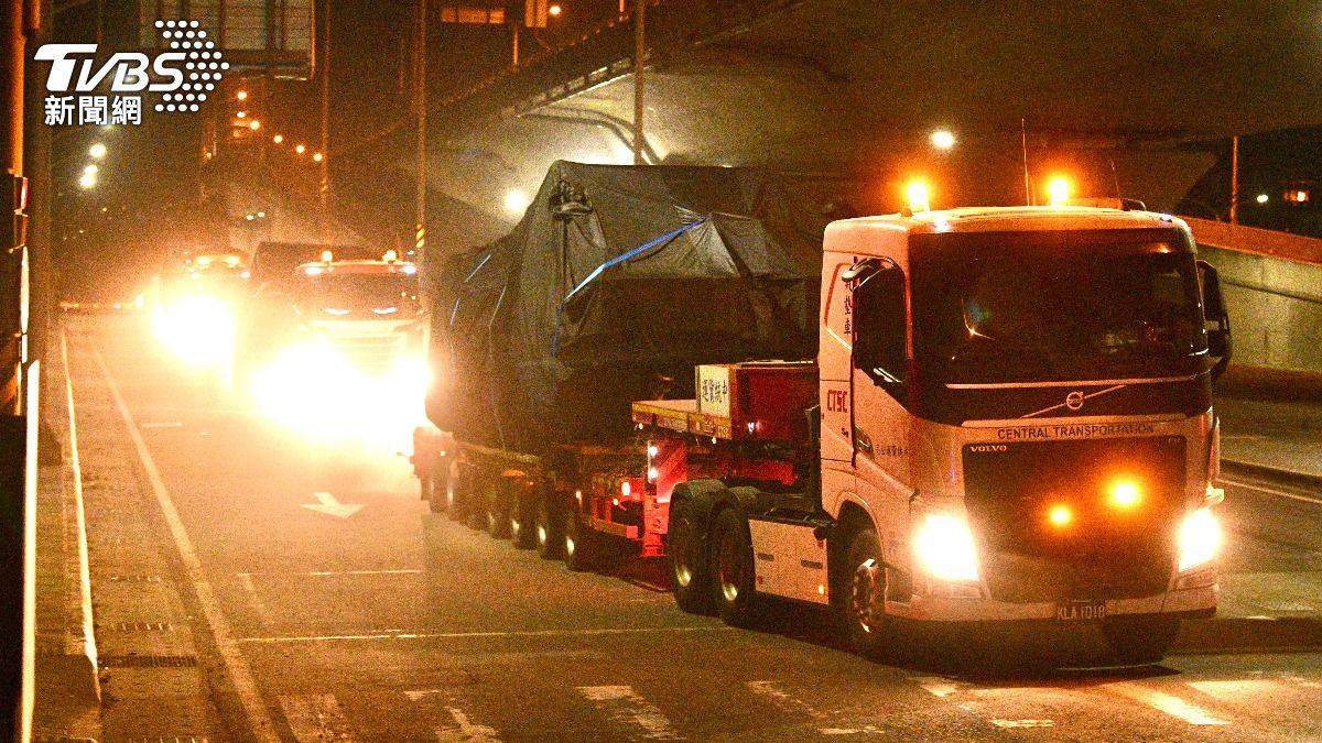 深夜直擊!M1A2T戰車「運出台北港」 直往新竹了