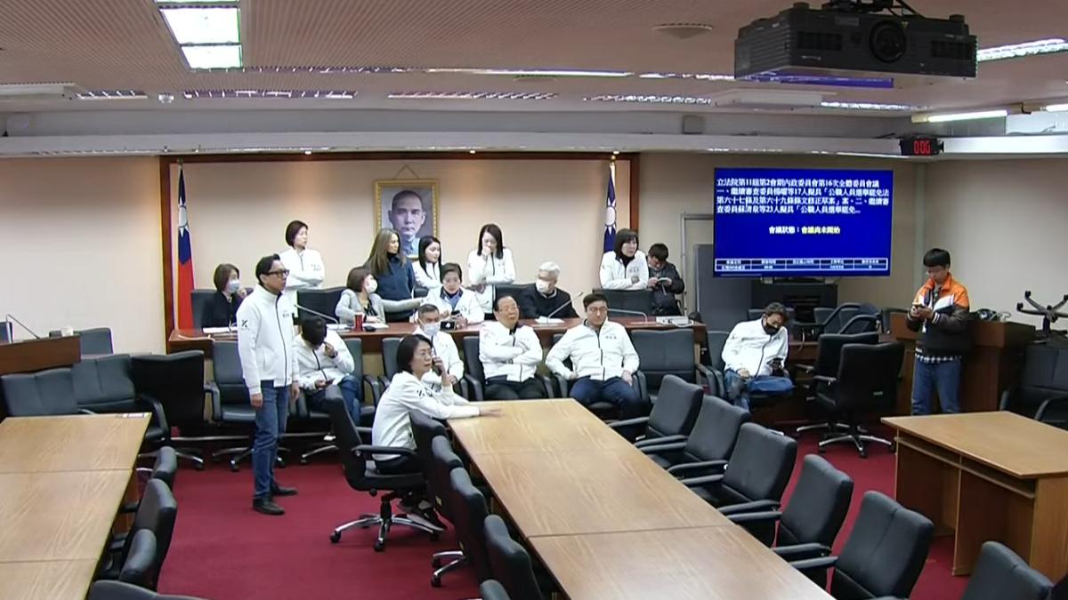 《選罷法》藍綠混戰中3分鐘送出委員會!綠委怒喊「會議無效」