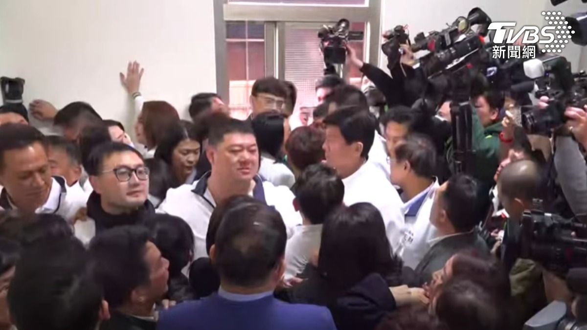 藍綠戰《選罷法》爆衝突!葉元之反擊:罷免許智傑讓他去選高雄市長
