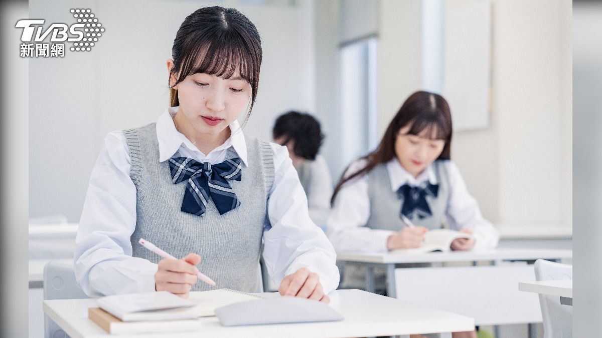 日本教師缺額過多,導致學生被迫自習 。(圖/達志影像Shutterstock)