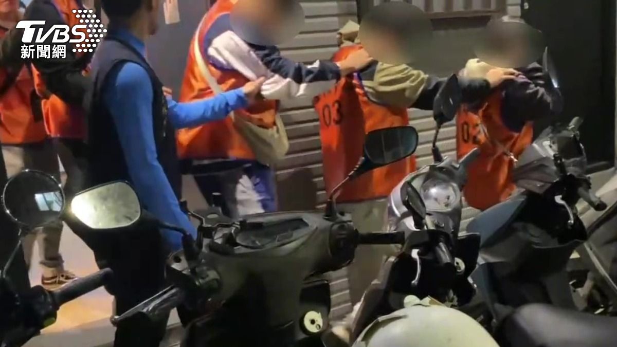 士林老宅地下室藏賭場!女友兼差荷官 警逮18人送辦