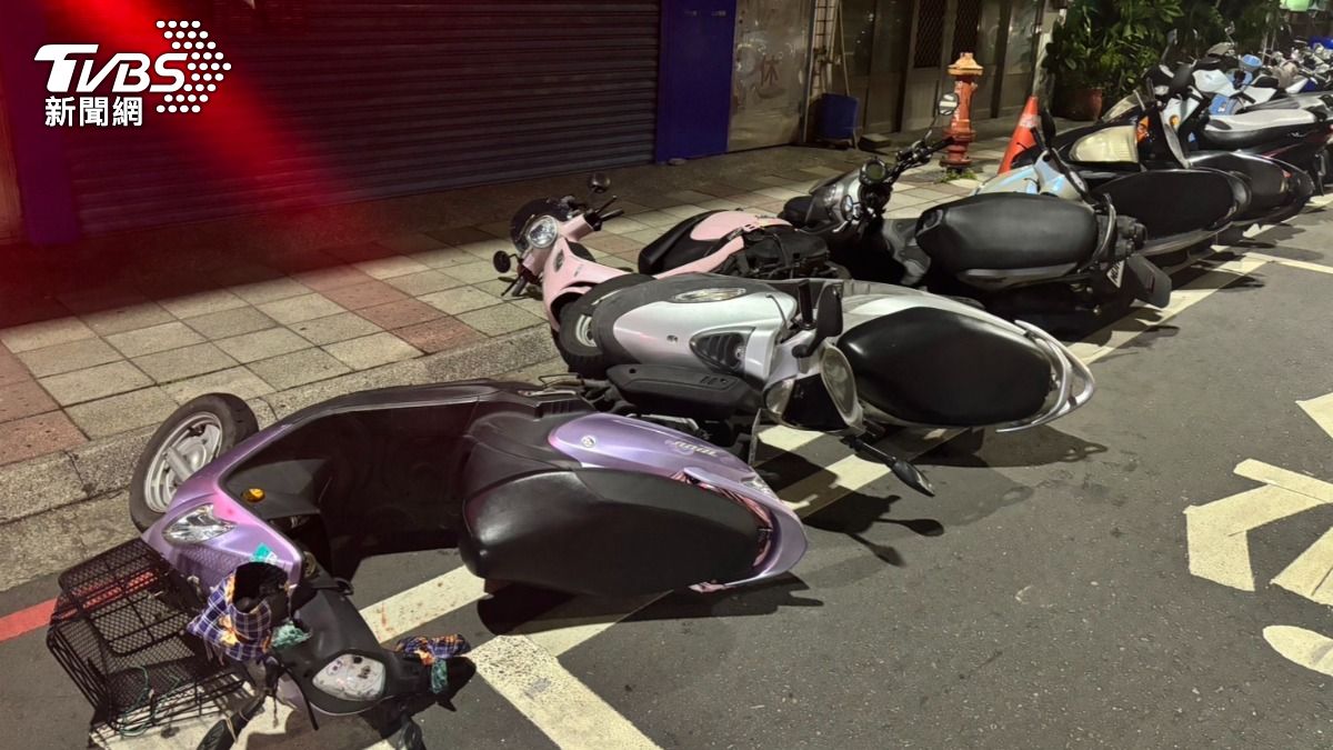竹東男酒醉失控「沿路推倒52輛機車」 酒醒驚覺慘了