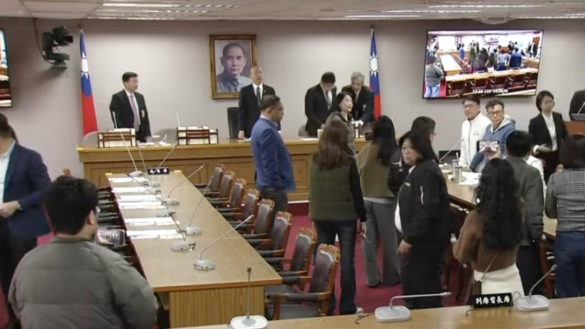 不滿《選罷法》硬闖關!綠委嗆「被傅崐萁綁架」 韓國瑜:沒人能控制我