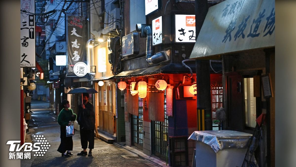 京都一家餐廳貼出「歡迎懂日文者進入」標誌引發種族歧視爭議。(圖/達志影像美聯社)