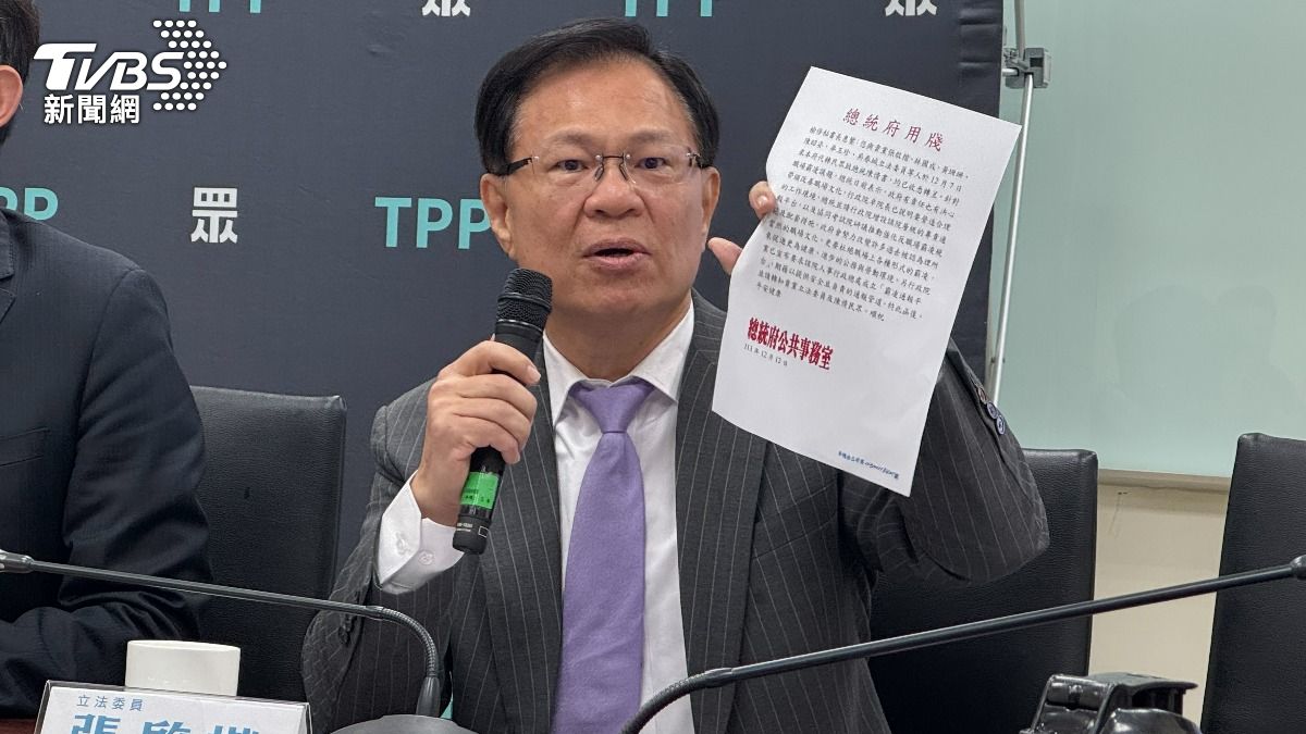 張啓楷不滿總統府回函僅「1張A4紙」。（圖／劉庭宇攝）