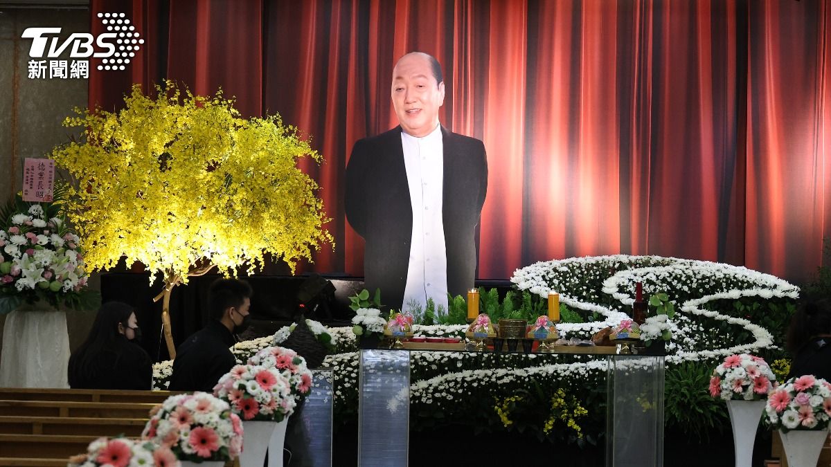 85歲林照雄「人形立牌當遺照」 女兒哭腫眼、小亮哥披麻送終