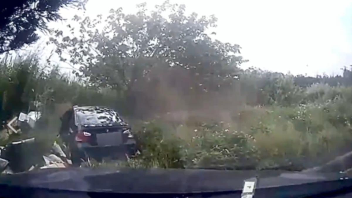 竹北一名通緝犯躲警方追緝,一路危險飆車逃逸。(圖/警方提供)
