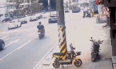 見警開溜!竹北通緝犯「一路飆車撞4騎士」 追逾5公里遭逮