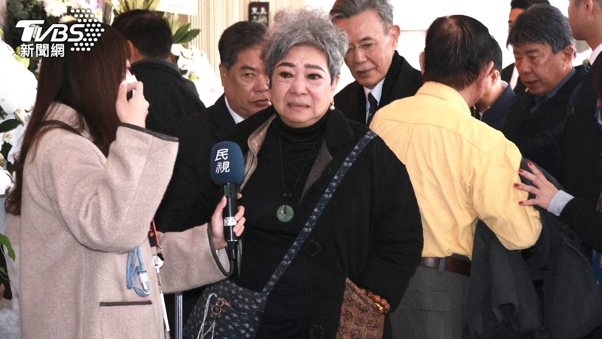 昔遭黑衣人討債千萬! 74歲「鳥來嬤」吳敏現身摯友告別式吐癌癒近況
