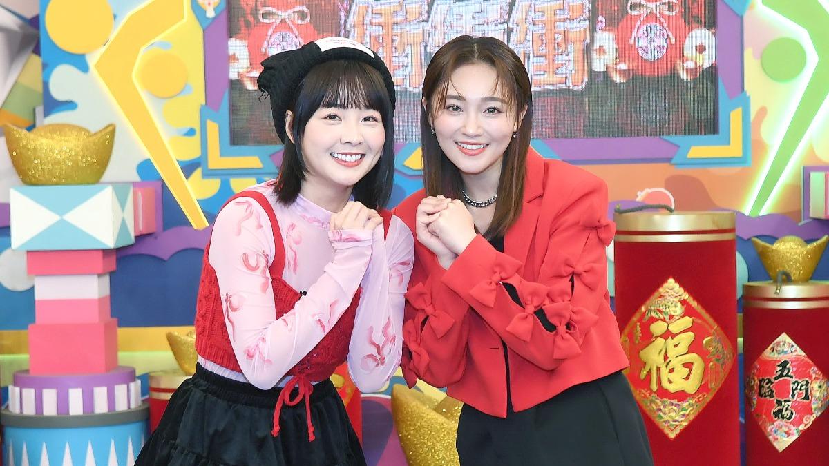 籃籃(左)、張文綺錄過年特別節目。(圖/華視提供)