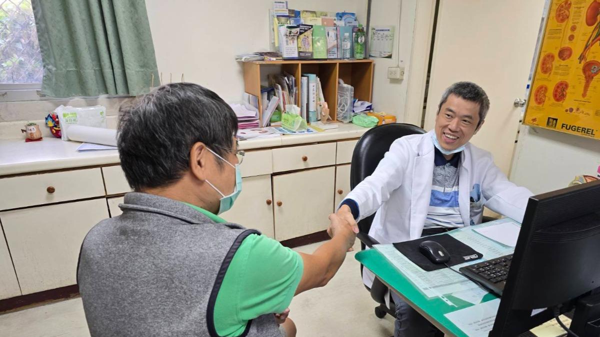 台中男慘摔骨折 妻幫洗澡一摸「揪出蛋蛋警訊」確診睪丸癌