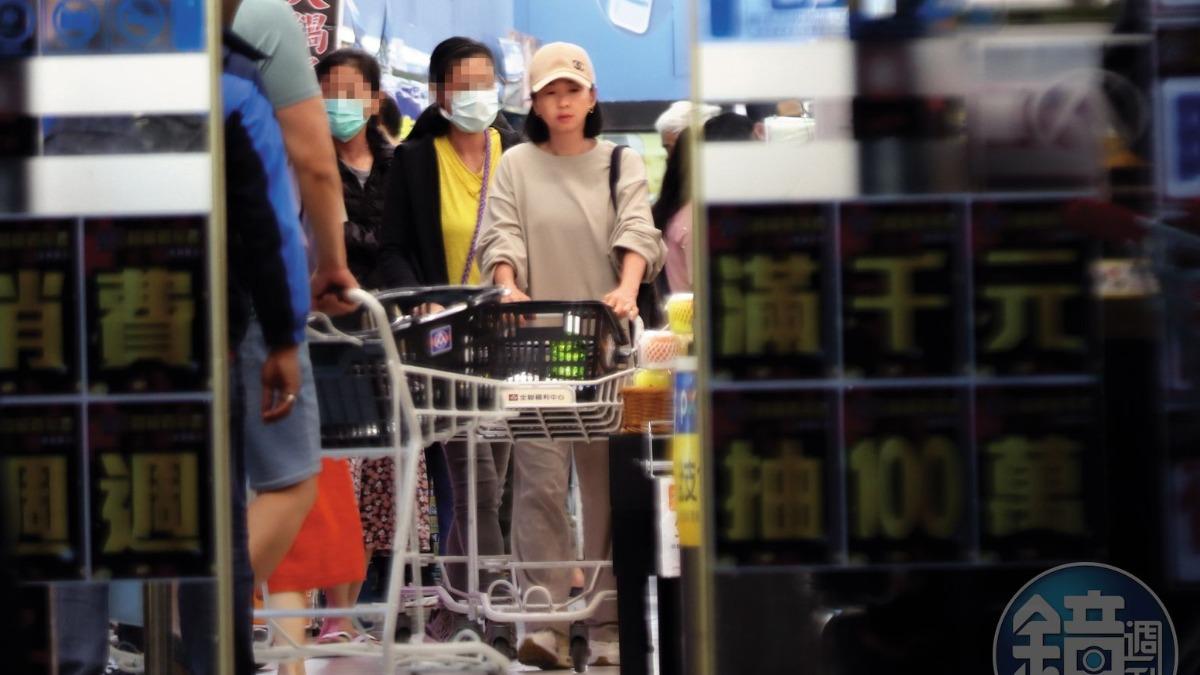 【六月色聊鮮肉4】放閃曬愛撇婚變傳言 男保母成六月、李易13年婚重大考驗