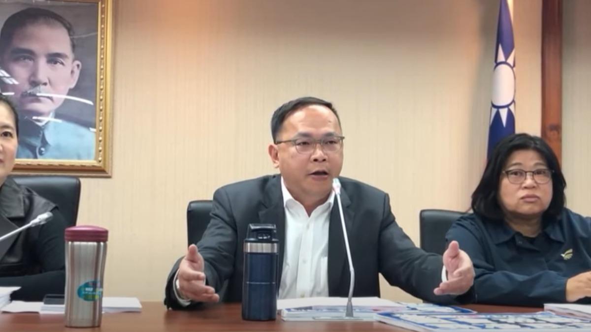 綠委佔主席台 王義川怒飆韓國瑜不給水:搞什麼