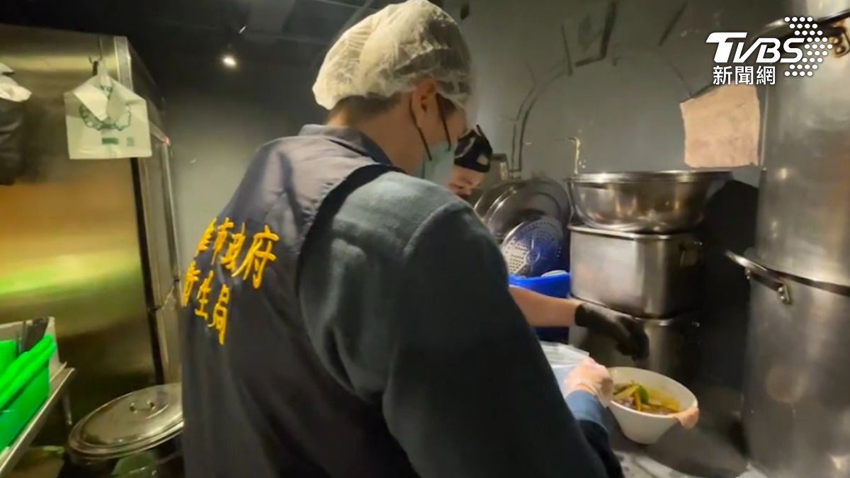 高雄知名拉麵傳食物中毒!男大生狂拉7次虛脫 翻評論傻眼了