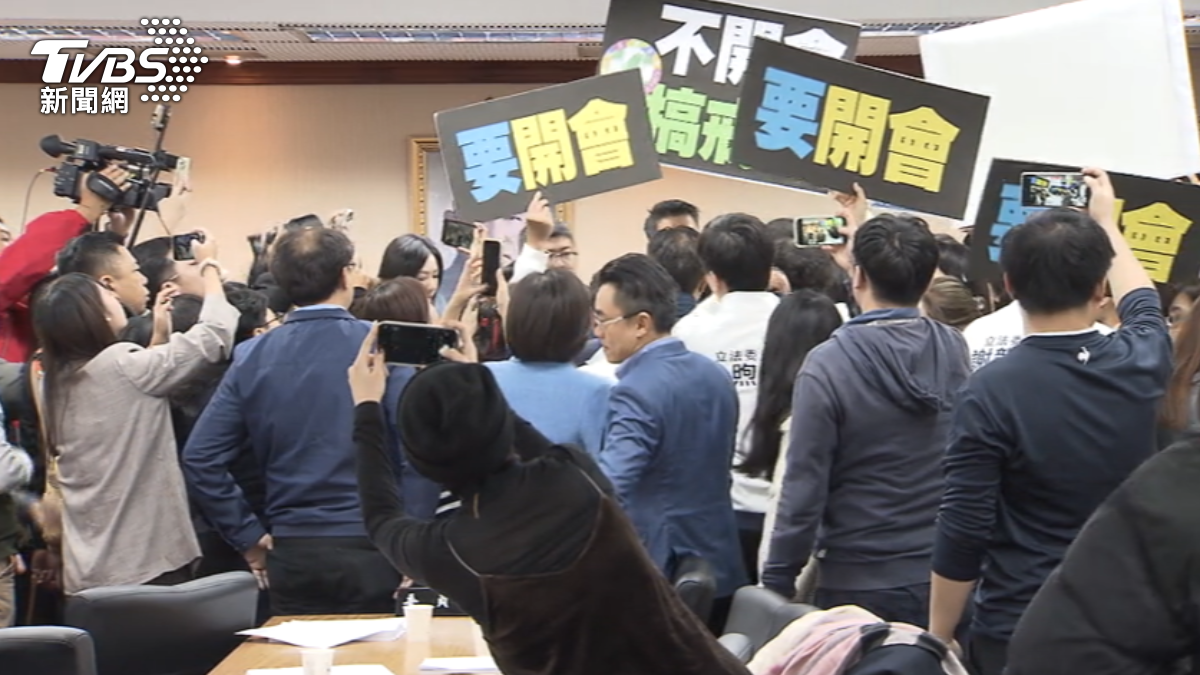 立法院藍綠衝突持續。（圖／TVBS）